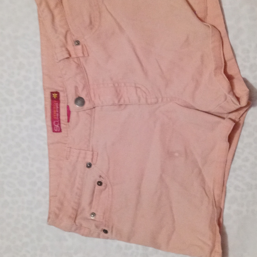 So size 9 stretch pink / coral shorts